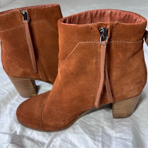 TOMS Lunata Suede Fringe Cognac Brown Bootie Womens Size 9 Boho Cowgirl Chic - Picture 12 of 15